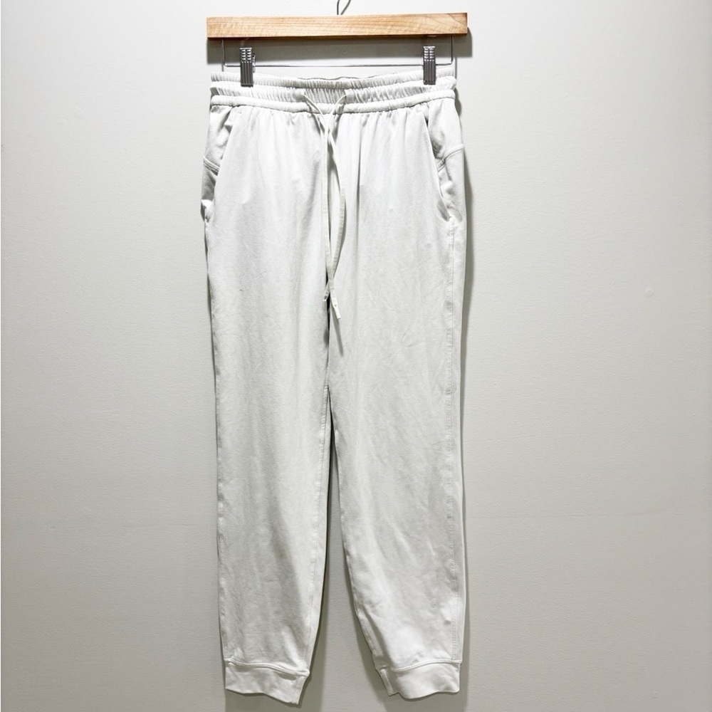 lululemon athletica Women’s Soft Jersey Classic Fit Mid Rise Cream Joggers Sz 4
